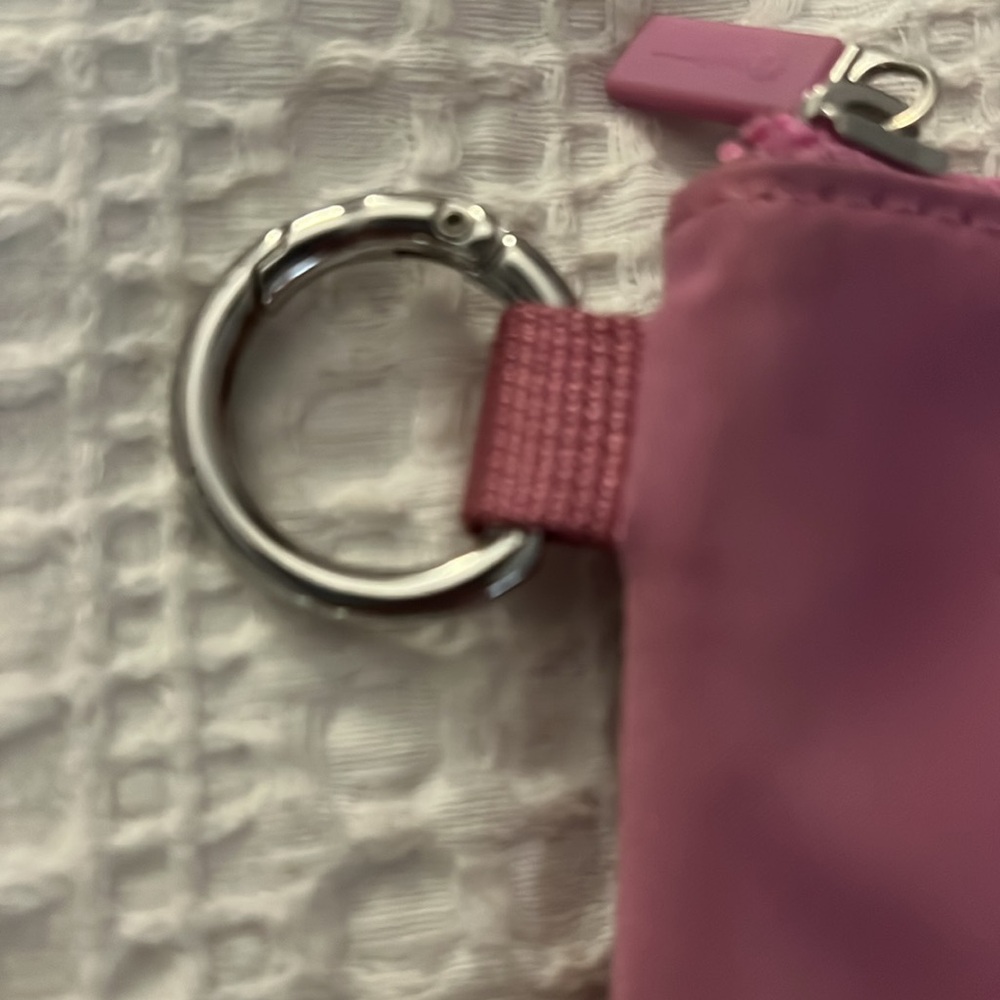 ✌🏼Dahlia Mauve Lululemon Clippable Card Pouch!✌🏼 - Picture 3 of 7